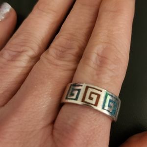 90s vintage SS Band ring with inlaid stone detail